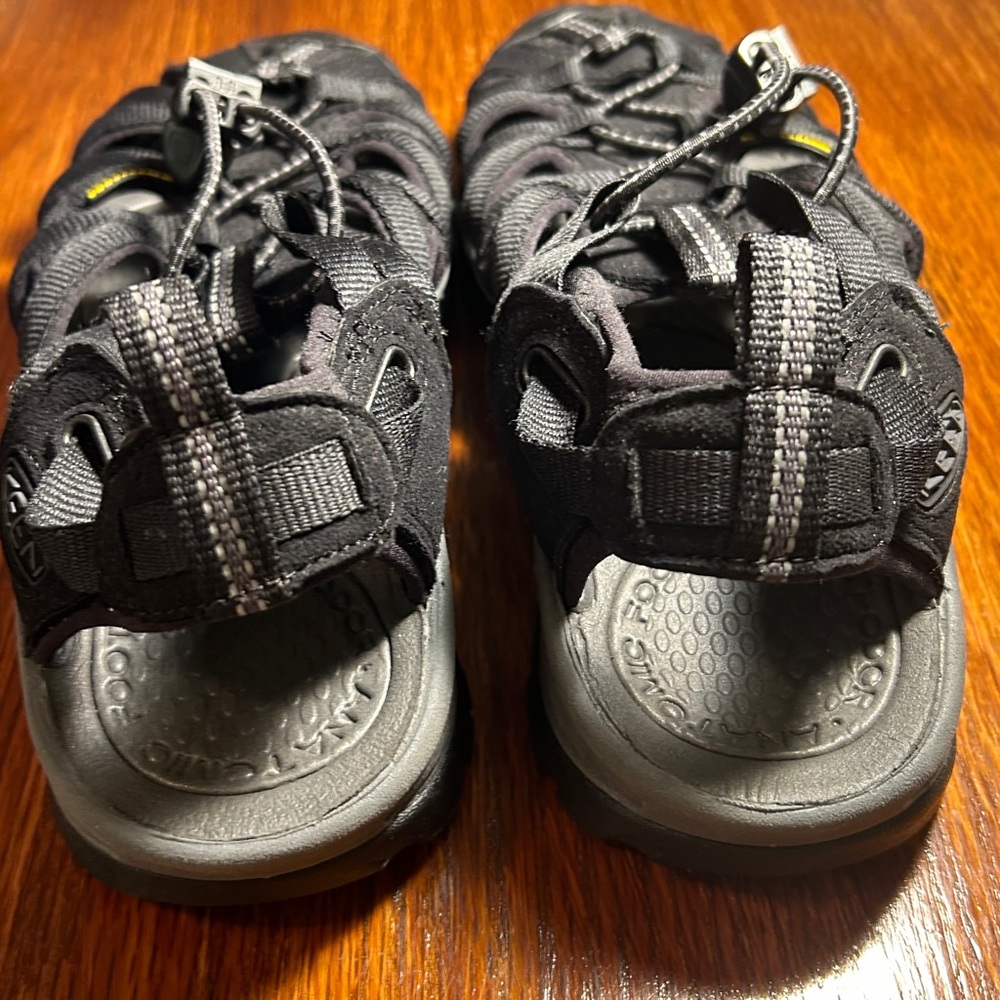 NWOT Keen Womens Whisper Closed Toe Sport Black/Grey Sandal. Size6.5 - Picture 4 of 11
